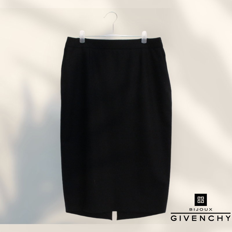 GIVENCHY  /  WOMEN